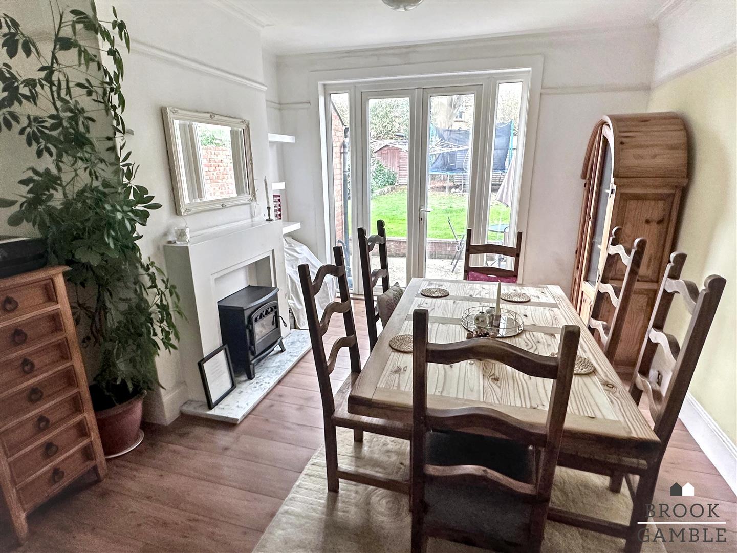 3 Bedroom House. Milton Road in Eastbourne, 5